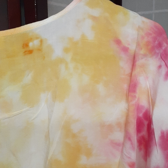 Adorable plus size colorful tye dye tie top🌈 - Picture 6 of 6